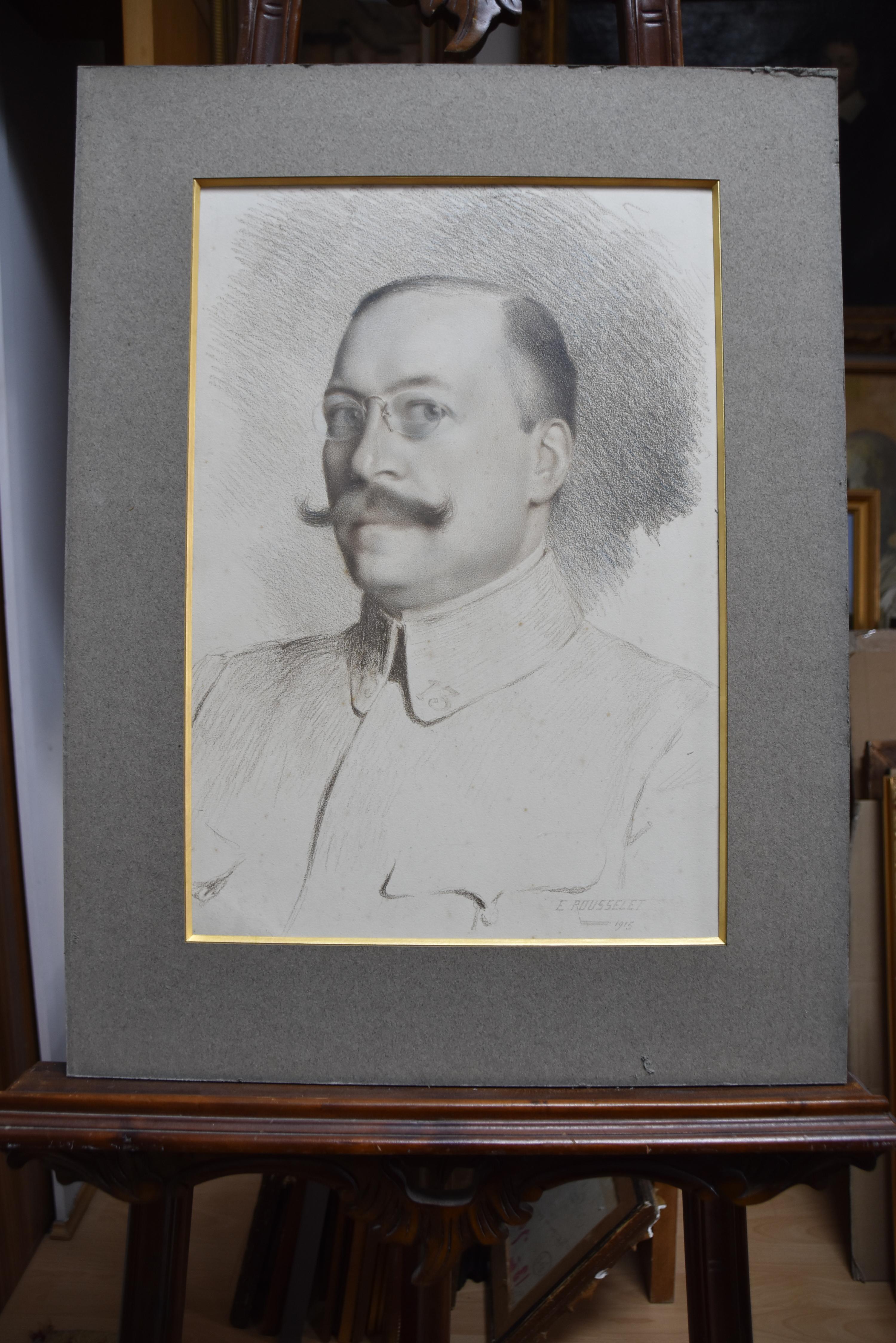 Portrait d'un officier, école française, 1915, crayon à cire sur papier en vente 1