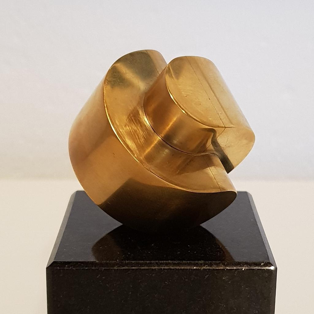 Henk van Putten Abstract Sculpture - Strength - contemporary modern abstract geometric miniature brass sculpture