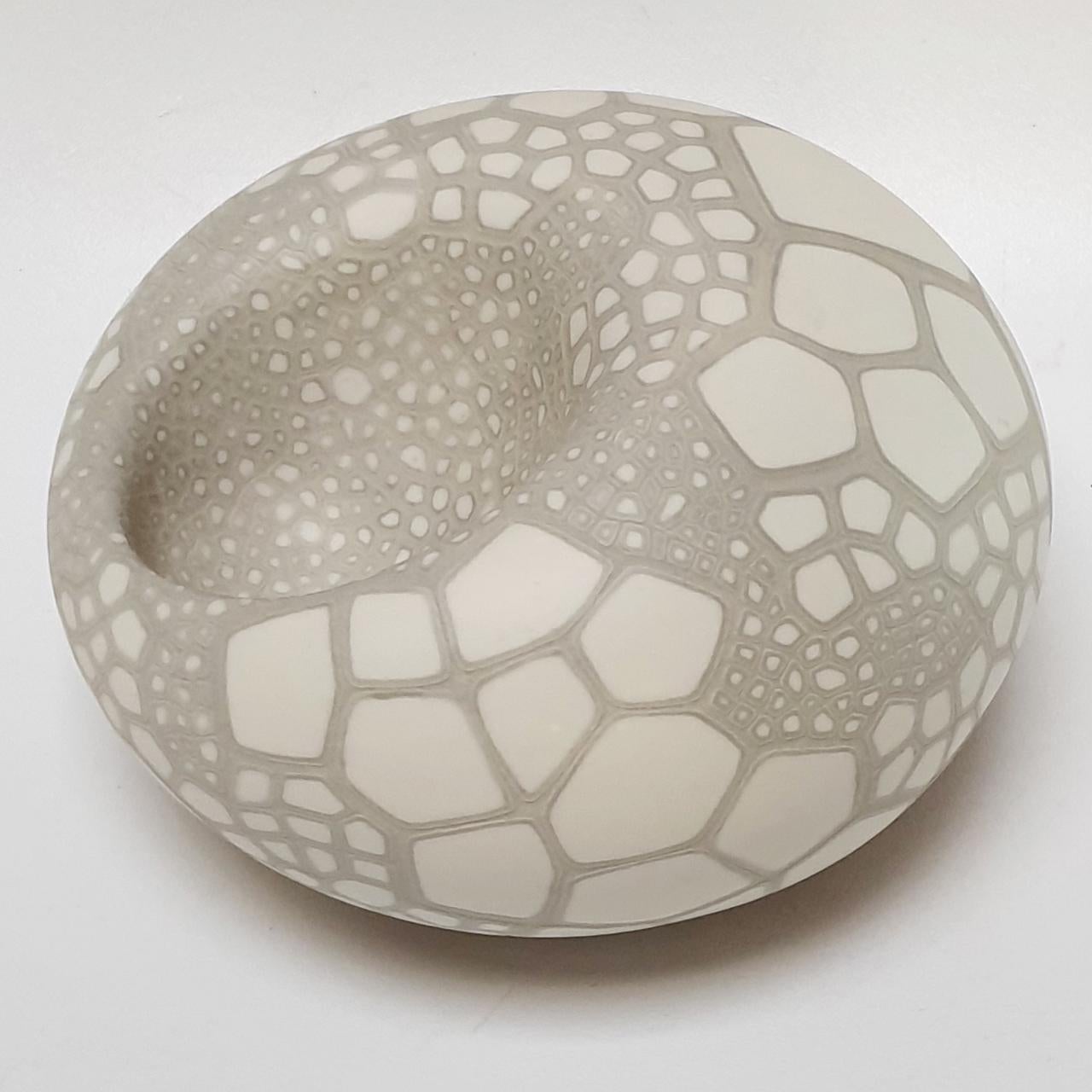 Objekt gemustert - contemporary modern abstract organic ceramic sculpture object - Contemporary Sculpture by Petra Benndorf