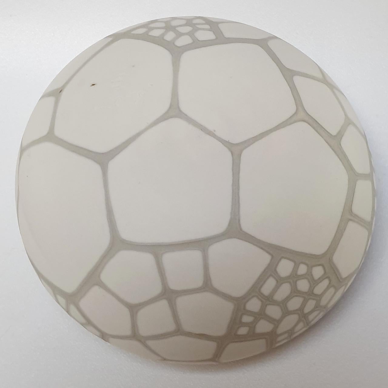 Objekt gemustert is a one-of-a-kind contemporary modern porcelain object by German artist Petra Benndorf. The object is made on the traditional potter’s wheel and patterned through the use of shellac and salts such as iron chlorides. Work is signed