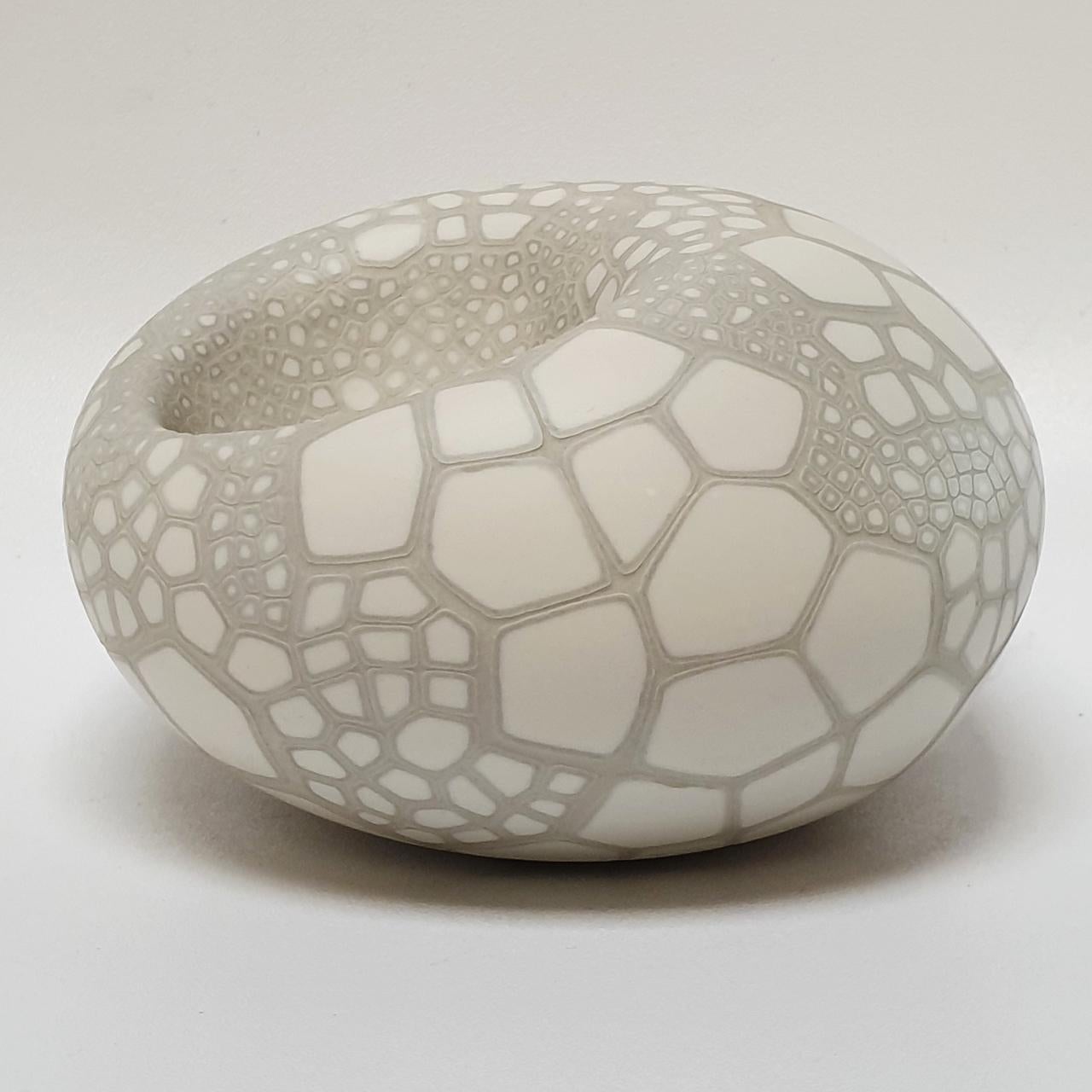 Petra Benndorf Abstract Sculpture - Objekt gemustert - contemporary modern abstract organic ceramic sculpture object