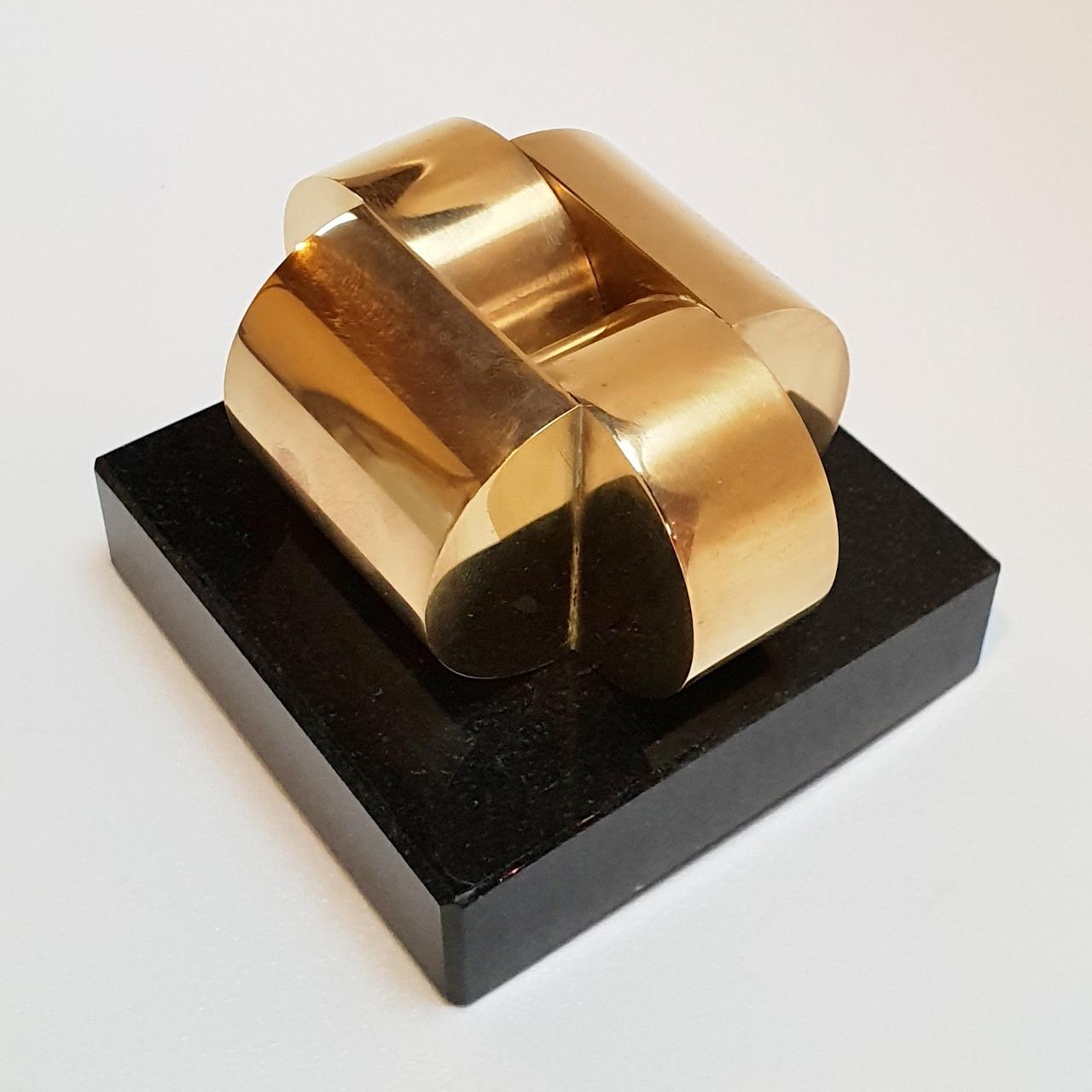 Vierding - contemporary modern abstract geometric miniature brass sculpture - Beige Abstract Sculpture by Henk van Putten
