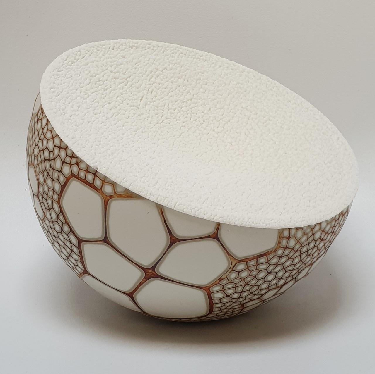 Petra Benndorf Abstract Sculpture - Objekt wackelt - contemporary modern abstract organic ceramic sculpture object