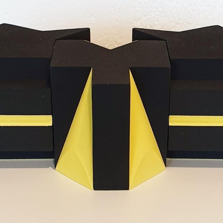 Sculpture d'objet en céramique géométrique abstraite moderne contemporaine jaune 1202-03 en vente 3