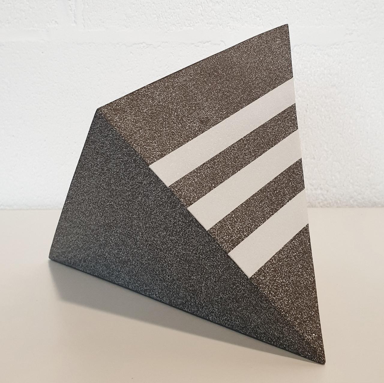 Untitled - contemporary modern abstract geometric ceramic sculpture object - Contemporary Sculpture by Let de Kok