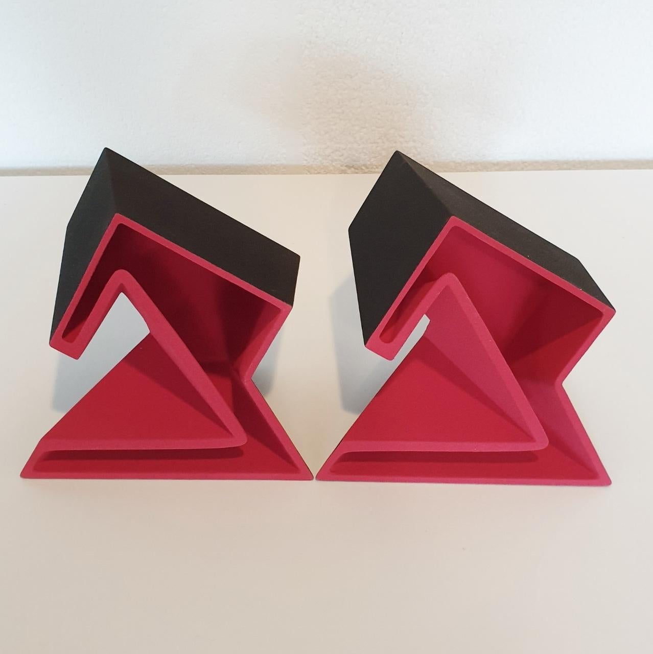SC1503 red - contemporary modern abstract geometric ceramic object sculpture - Contemporary Sculpture by Let de Kok