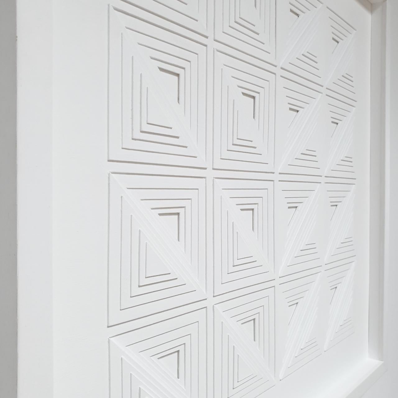 Formes triangulaires 4K2L2R - peinture abstraite moderne contemporaine blanche en relief - Contemporain Sculpture par Eef de Graaf