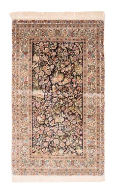 China Natural Silk Rug – Luxurious Design with Elegant Floral Patterns