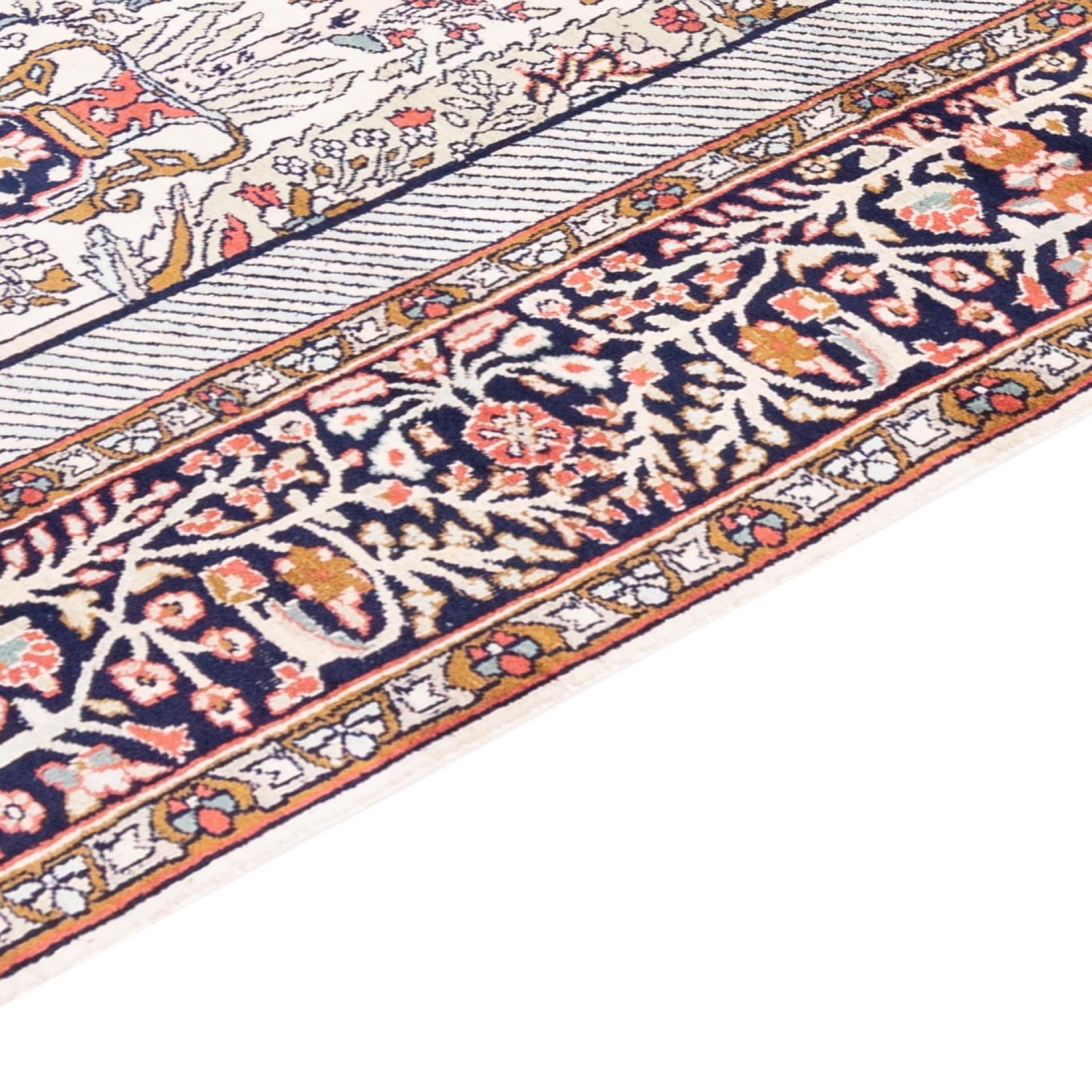 Esta alfombra oriental es clásica en el mejor sentido de la palabra y encaja en cualquier estilo de interior, porque las alfombras orientales están experimentando actualmente un verdadero renacimiento. Las alfombras orientales son ante todo