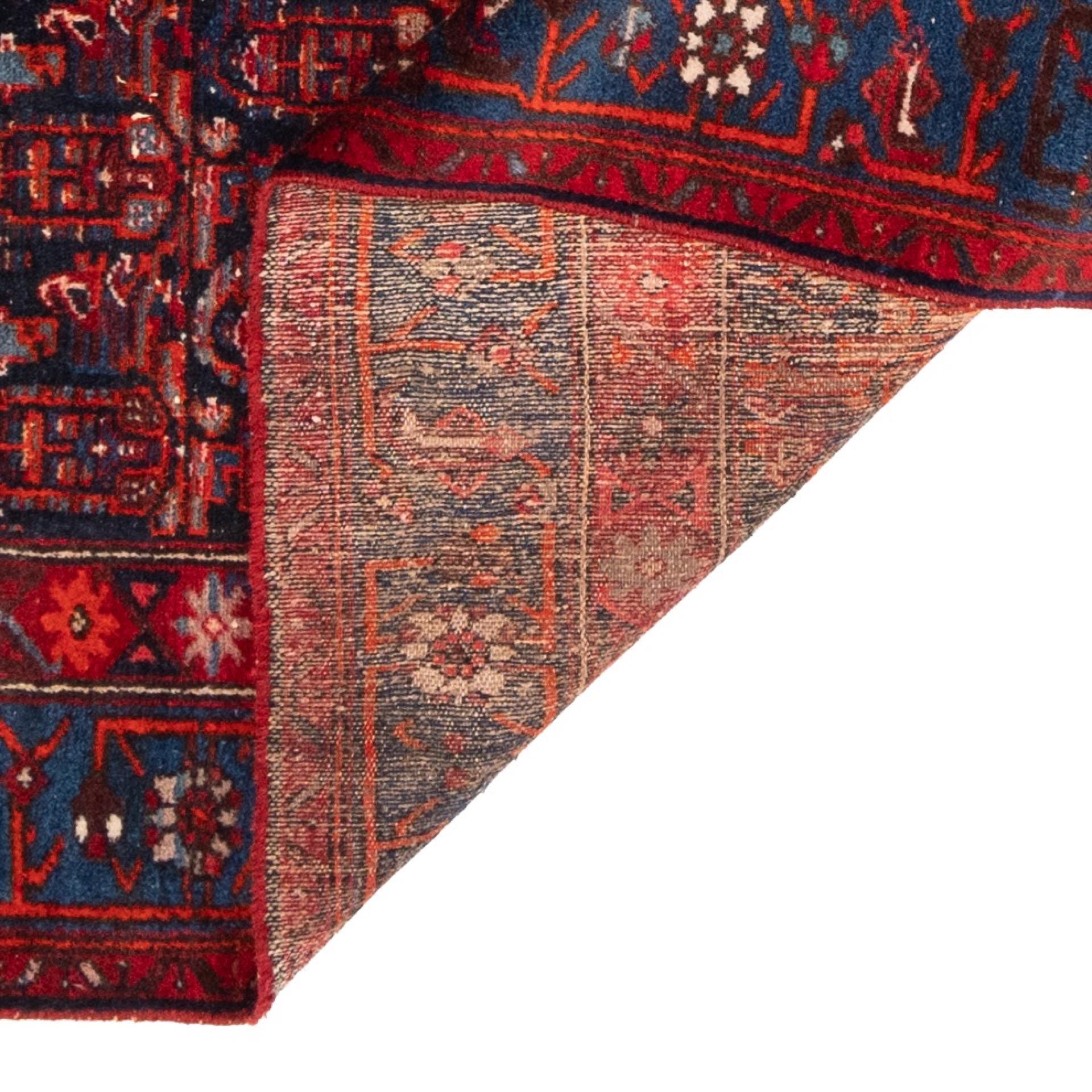 This piece of jewellery from southern Persia is hand-knotted from fine, hand-spun highland wool and dyed with natural vegetable dye. Highland wool is particularly hard-wearing and durable, as the food intake is high quality, a particularly large
