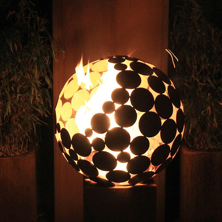 Firepit Ball - Diametro 55 cm - Ornamento moderno e unico per esterni - Stefan Traloc in vendita 1