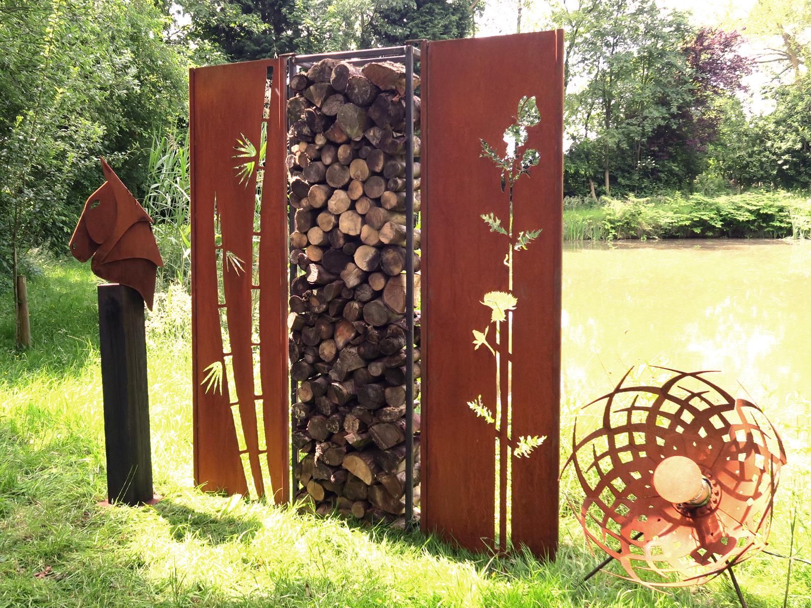 Étagère en bois de feuillus 195 cm - Ornement extérieur moderne unique - Stefan Traloc en vente 2