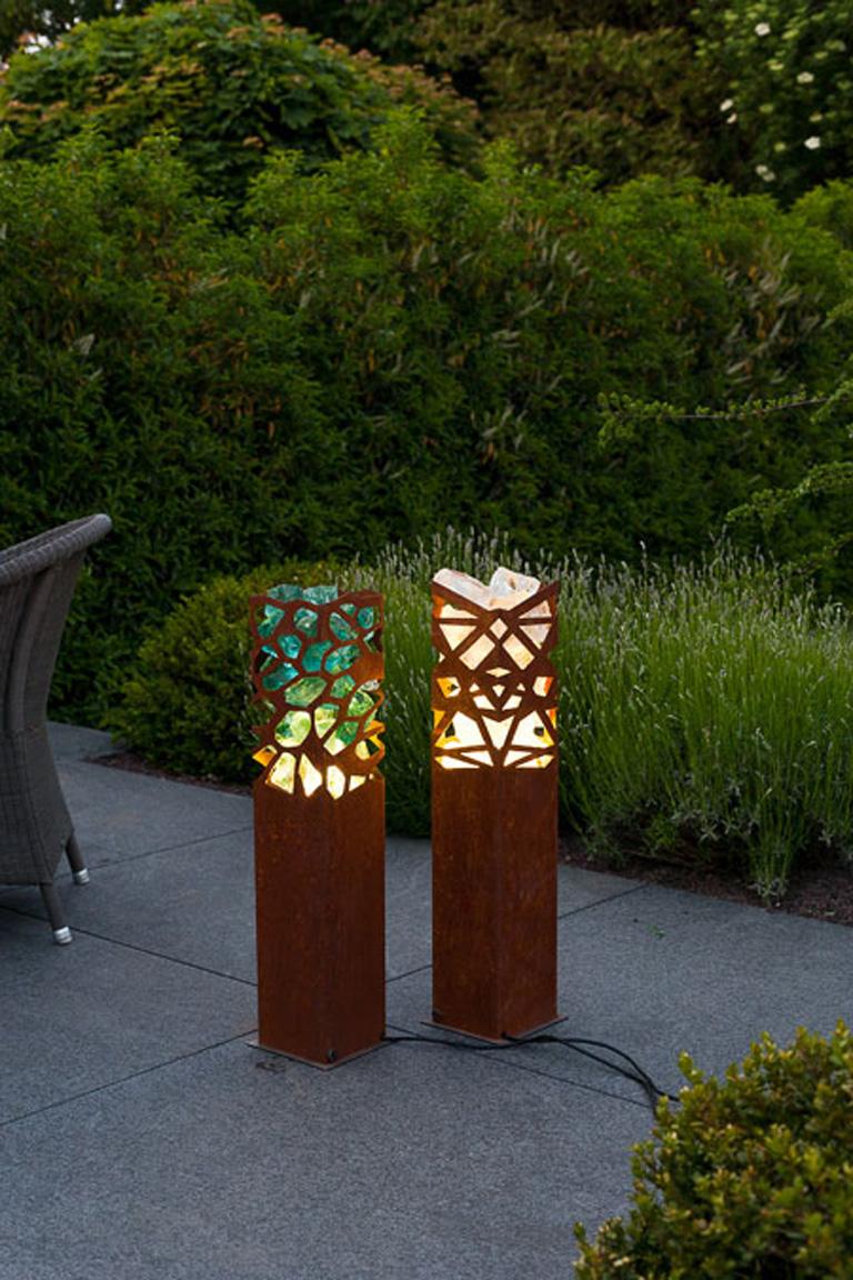Lampe d'extérieur Lightgreen Z2 - Ornement d'extérieur moderne - Abstrait Art par Stefan Traloc