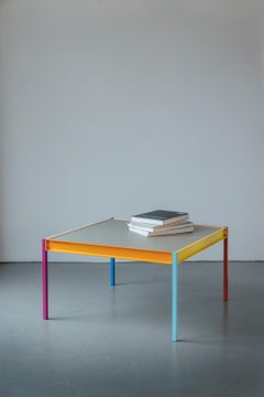 Mesa de centro Diseño moderno, colorido, sencillo y limpio