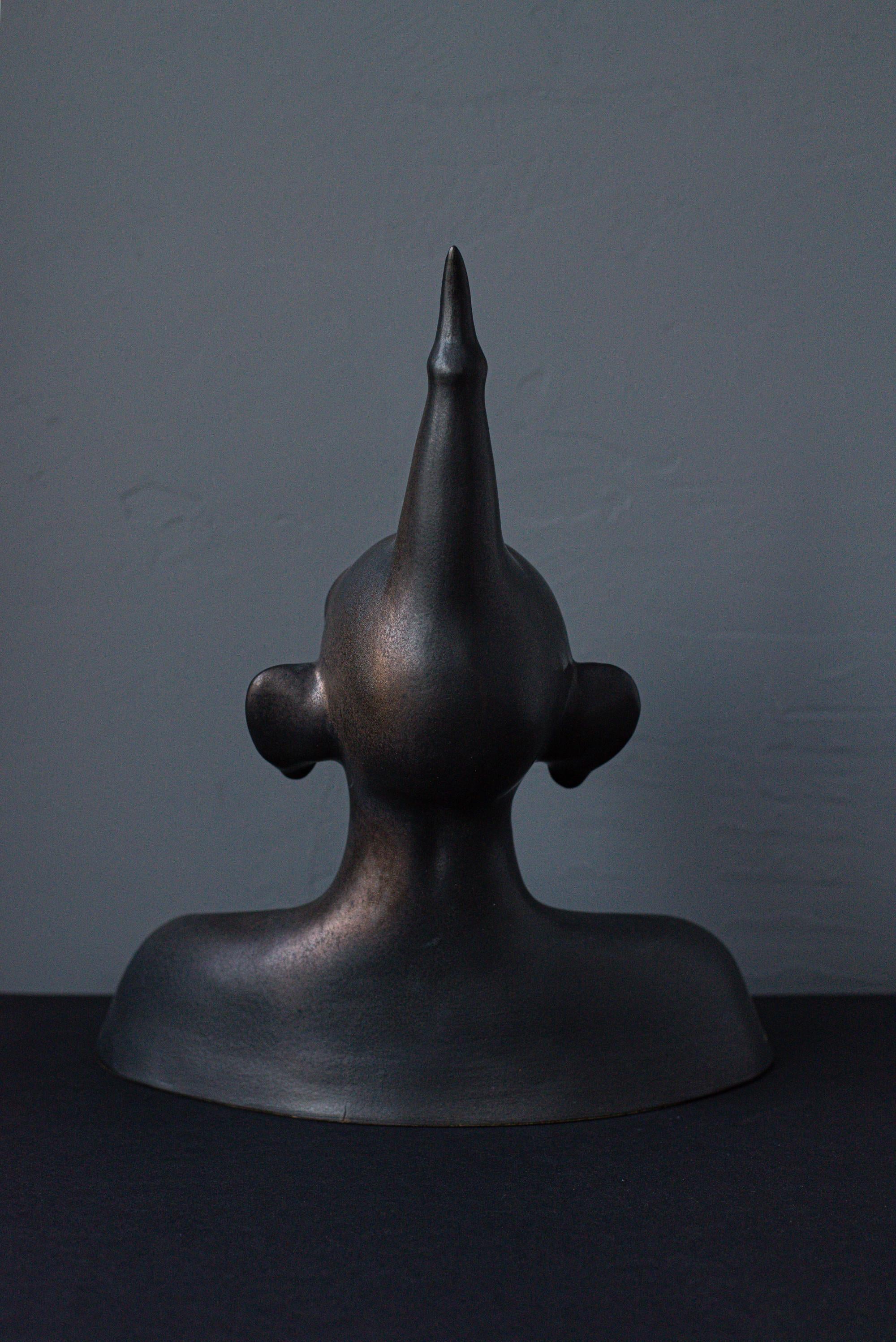 Lina Gonchar - « Lina II » - Sculpture en céramique unique - Revêtement en marron en vente 5