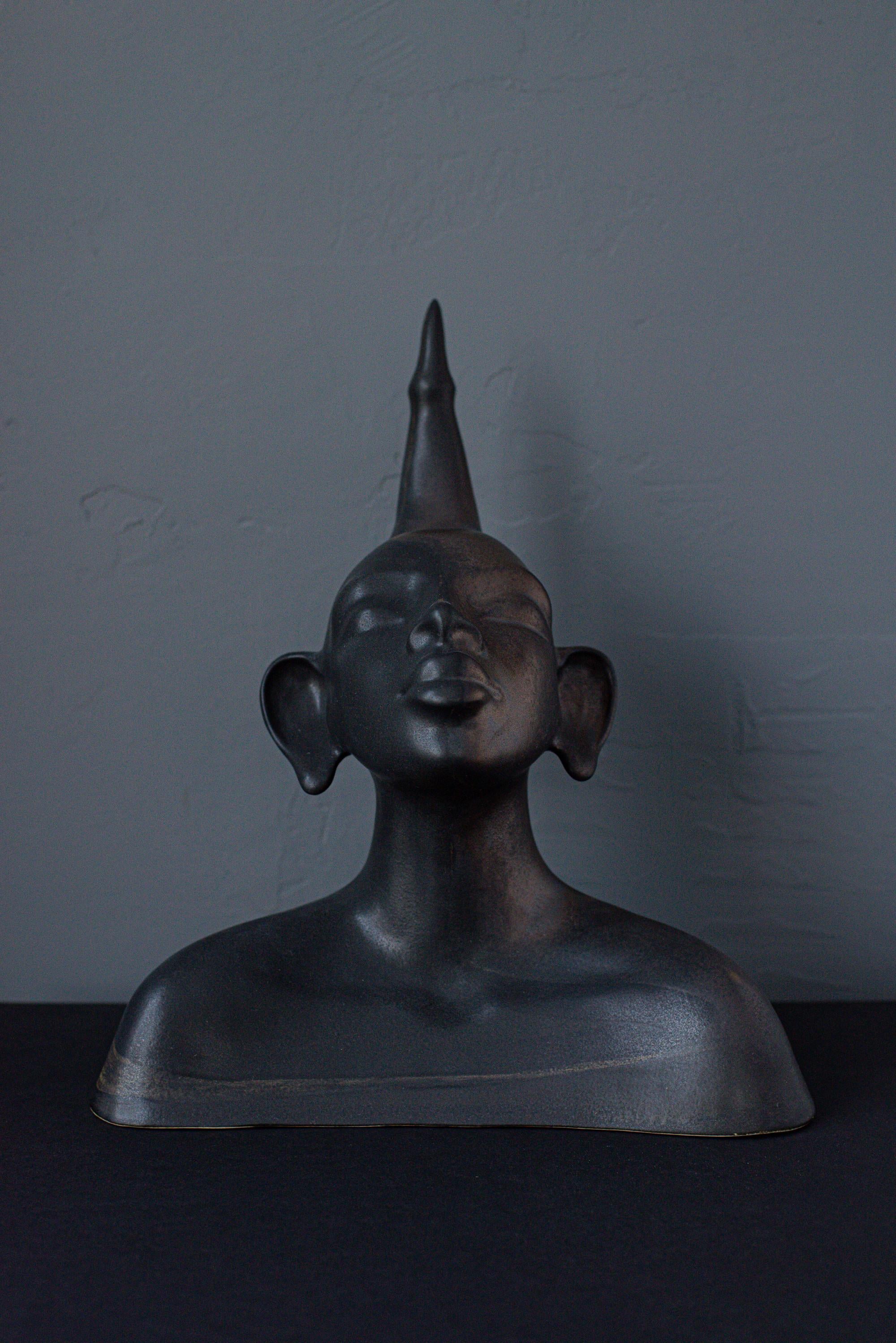 Lina Gonchar - « Lina II » - Sculpture en céramique unique - Revêtement en marron en vente 4
