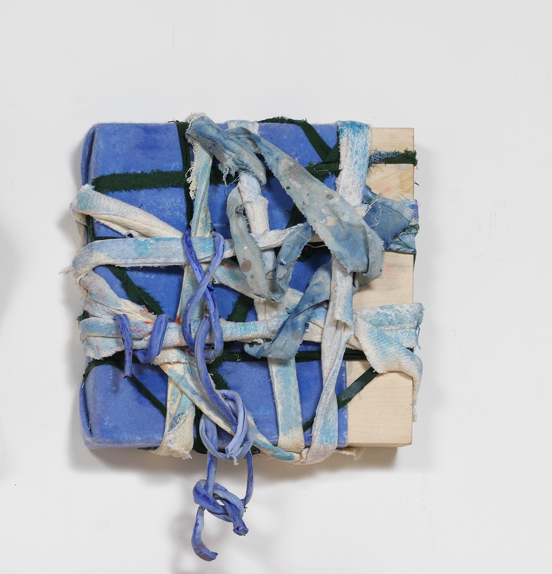 Genten/Color - Fabric and mixed media sculptures, bold colors, varying textures For Sale 1