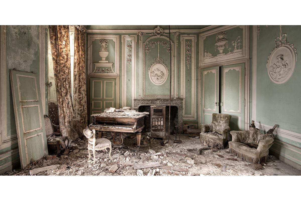 Daan Oude Elferink Color Photograph - Tunes of Decay - Limited Edition of 5 pcs - Luxury framed with Museum Glass