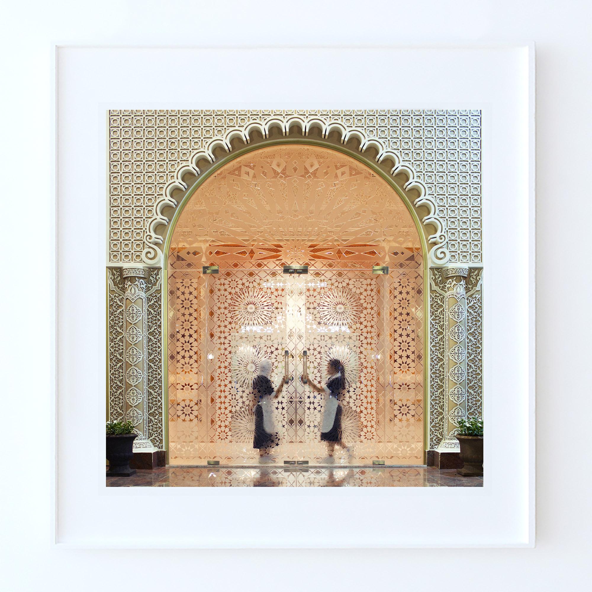 Palacio Abu Dhabi - Fine Art Photography, Landscape, Contemporary, Roger Grasas For Sale 2