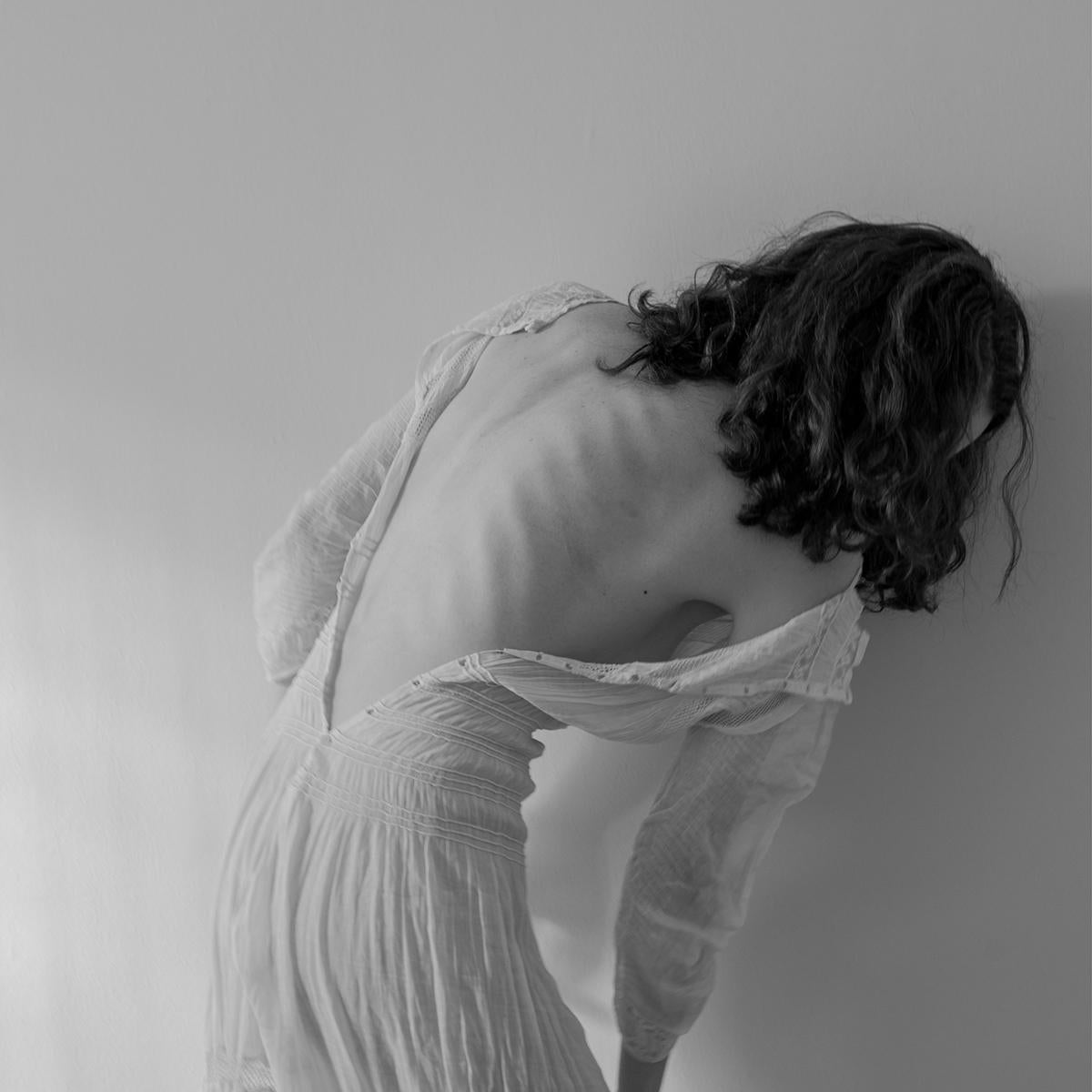 Untitled 4 - Fine Art Photography, Portrait, Black & White, Sofia Fernandez - Gray Black and White Photograph by Sofia Fernandez Stenström