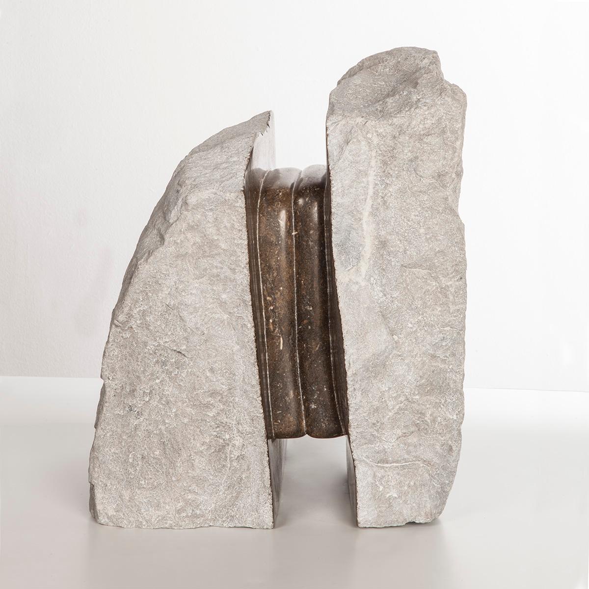 Ricard Casabayó is a Spanish sculptor with a extensive artistic career, whose work
reveals the emotions and sensations hidden in natural materials such as marble and
stone. The visible and the invisible of nature are manifested in his