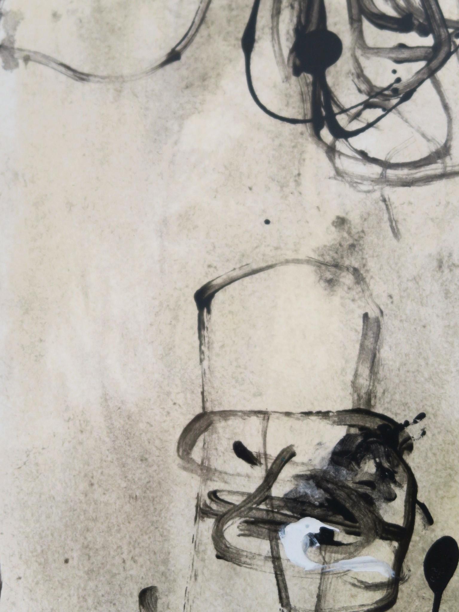 „Labyrinth“ Acryl- und Tinte auf Papier in Farbtönen Rohumber, Schwarz und Weiß (Abstrakter Expressionismus), Painting, von Karina Gentinetta
