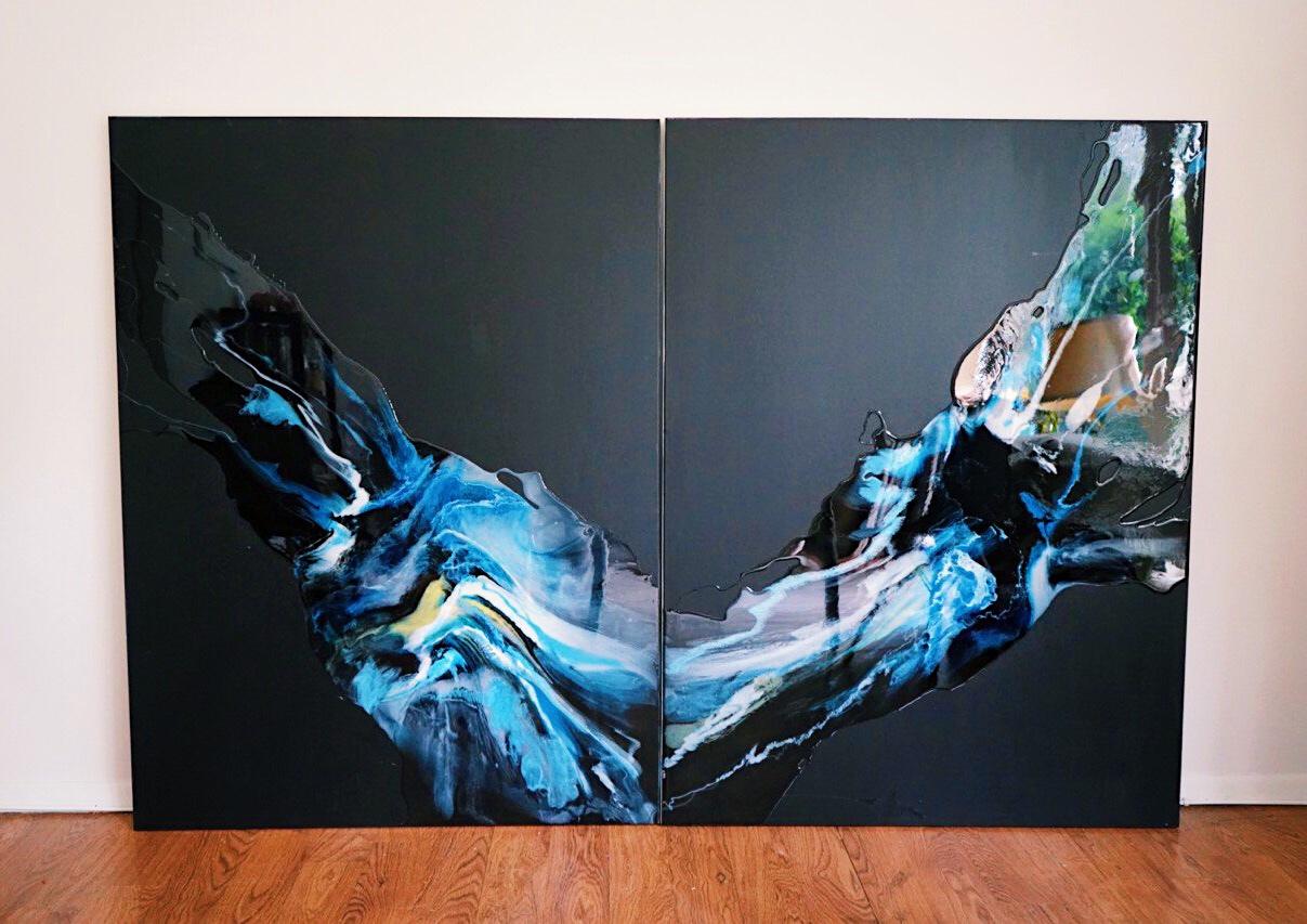 The Ocean at Home (diptyque) - art d'abstraction, réalisé en noir, blanc et bleu - Abstrait Mixed Media Art par Elena Cher