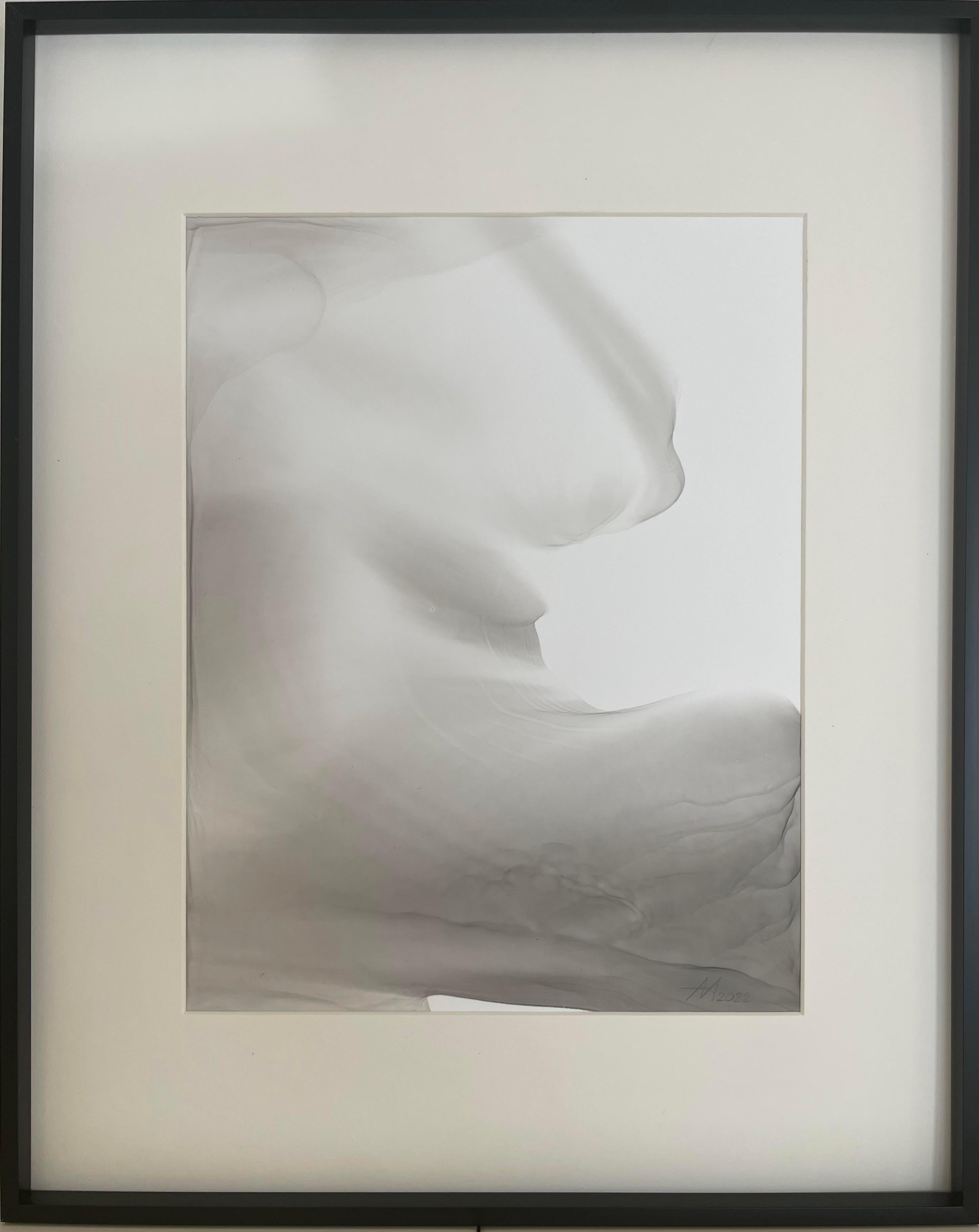 Mila Akopova Abstract Drawing – Wave - abstraktes Gemälde, in schwarzer, grauer Farbe gemalt