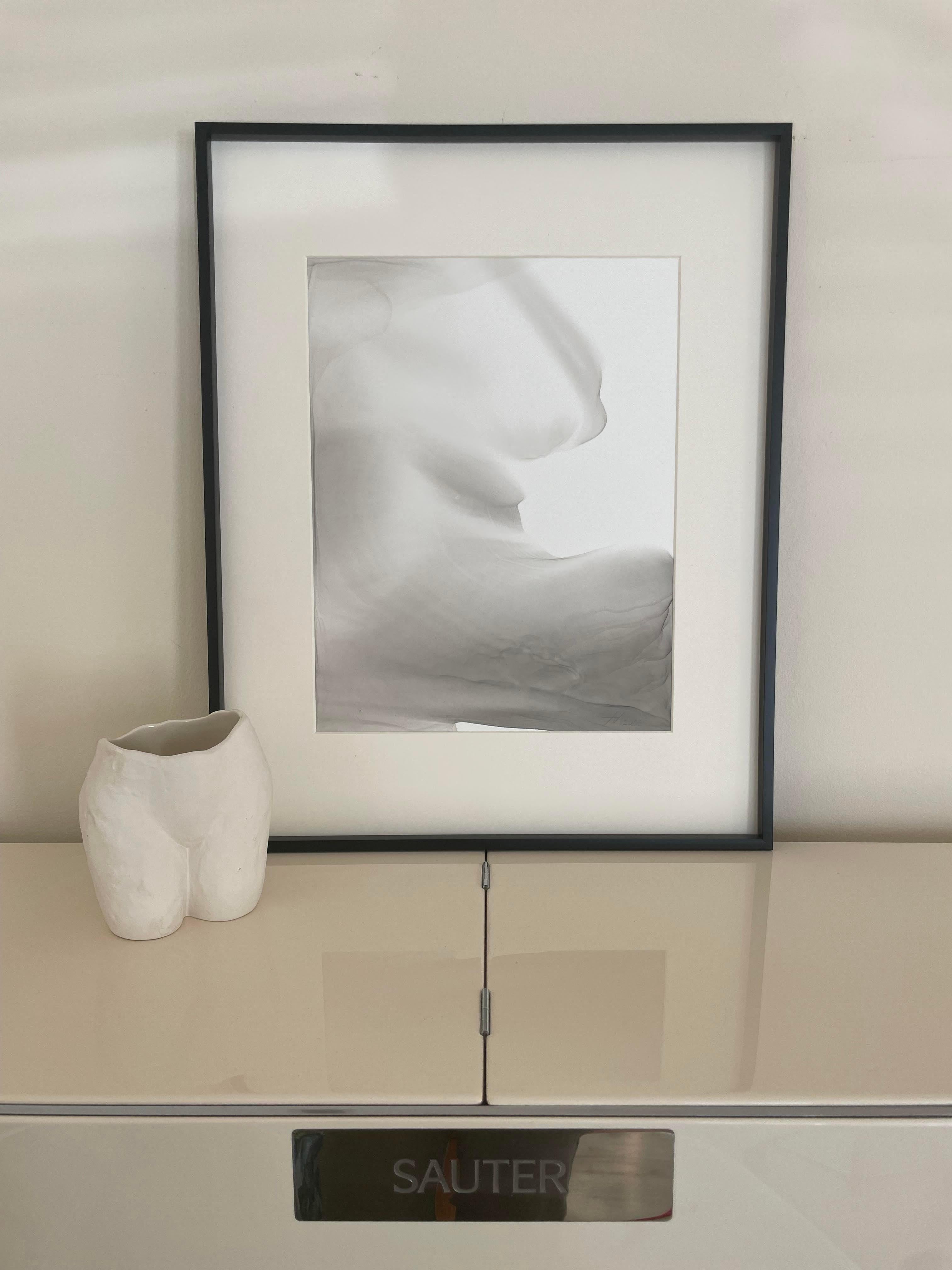 Waves – abstraktes Gemälde in schwarzer, grauer Farbe im Angebot 1