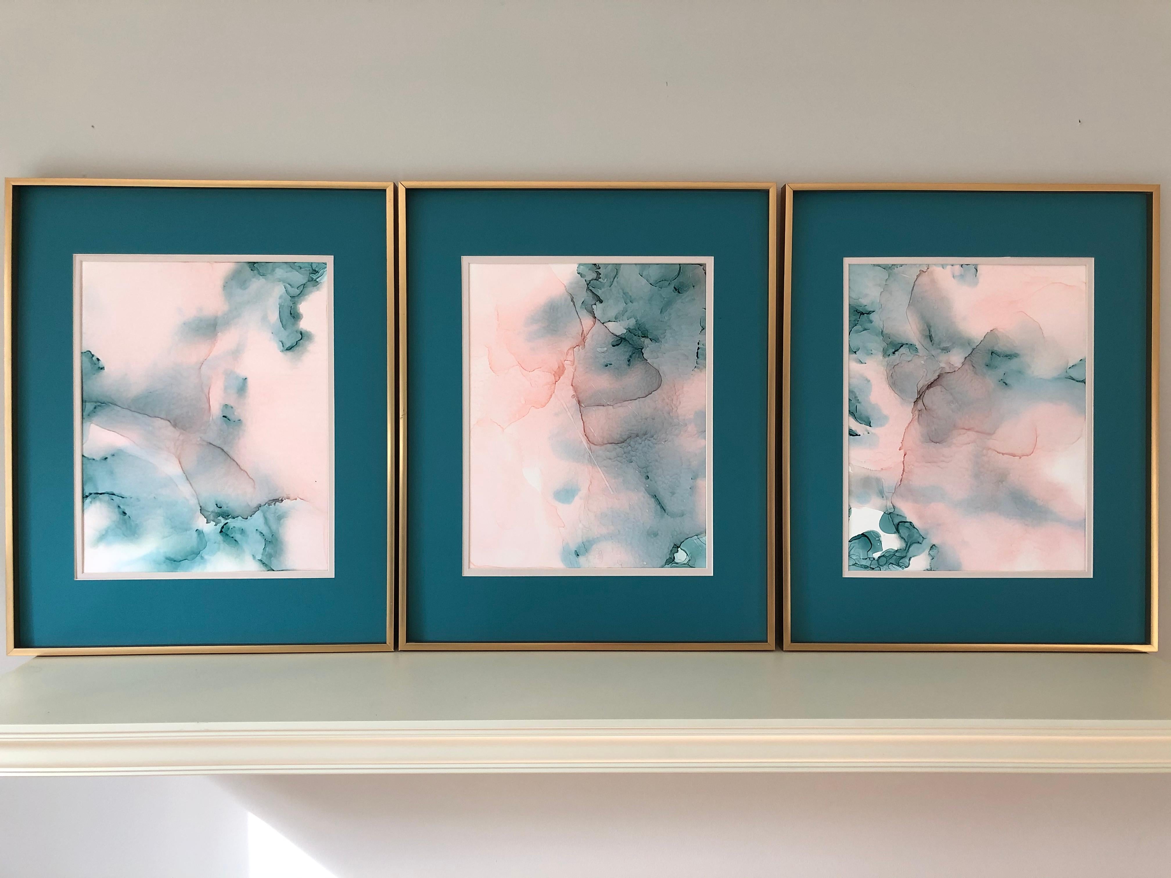 Cote D'Azur- Abstraktionskunst, in blassrosa und türkisfarben gefertigt – Art von Mila Akopova