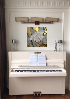 Arte de abstracción polilla, realizado en negro, dorado, gris, blanco, beige