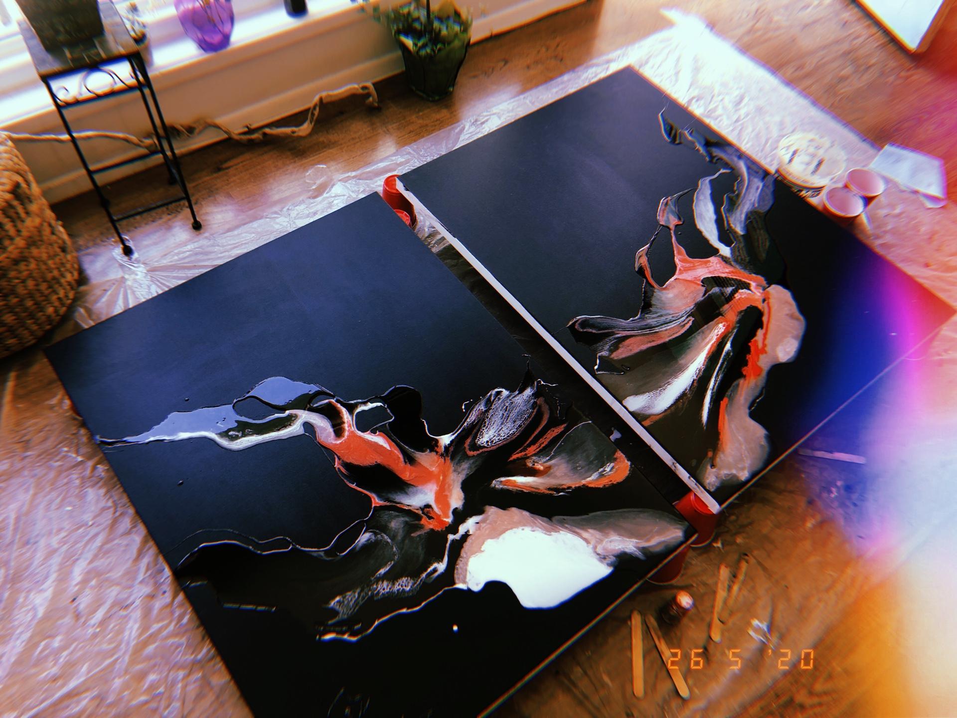 Rosy Water (dittico) - arte d'astrazione, realizzata in nero, rosa, rosso salmone, bianco - Art di Elena Cher