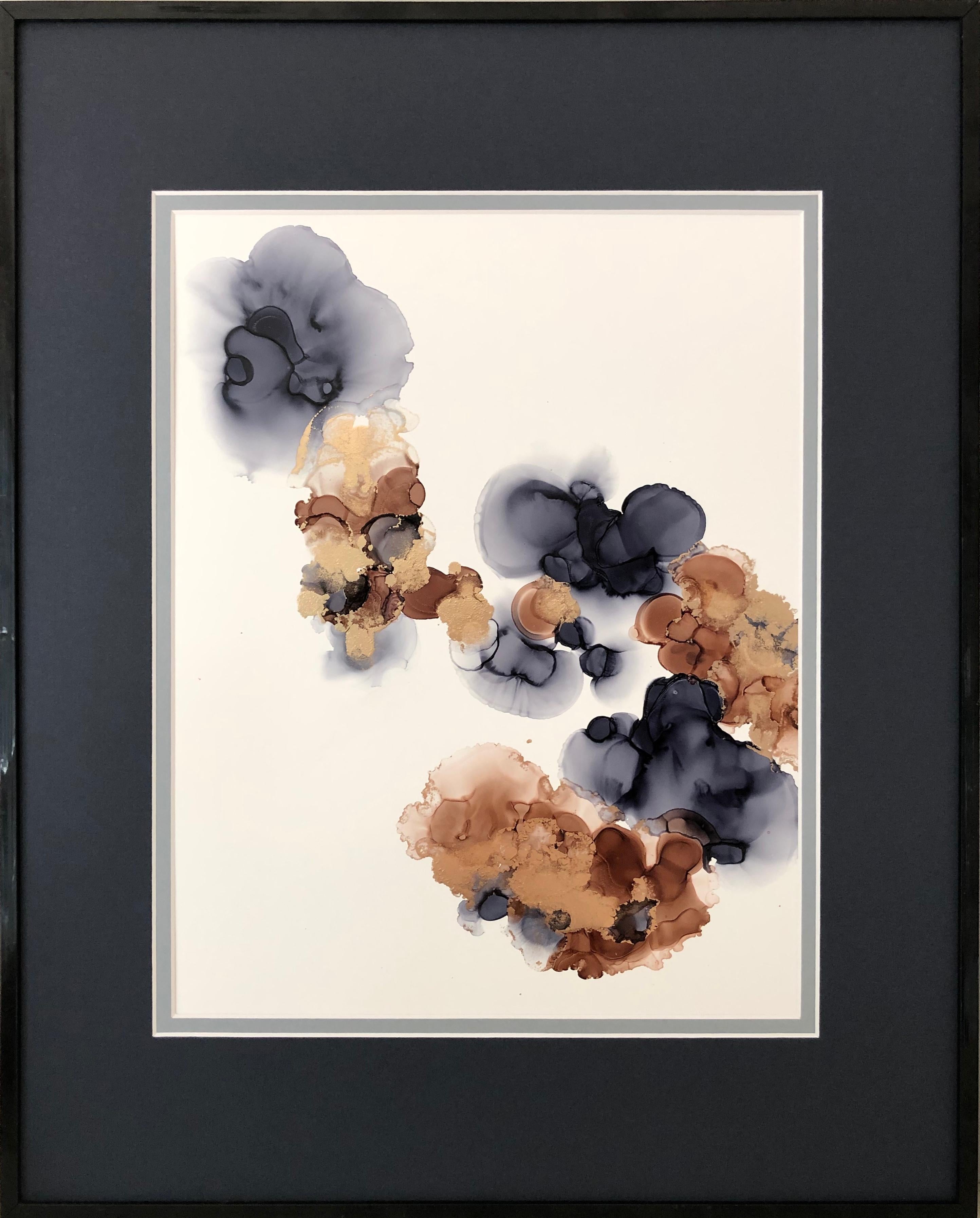 Zartheit - Abstraktionskunst, in Gold, Braun, Grau und Marineblau gefertigt  – Art von Mila Akopova