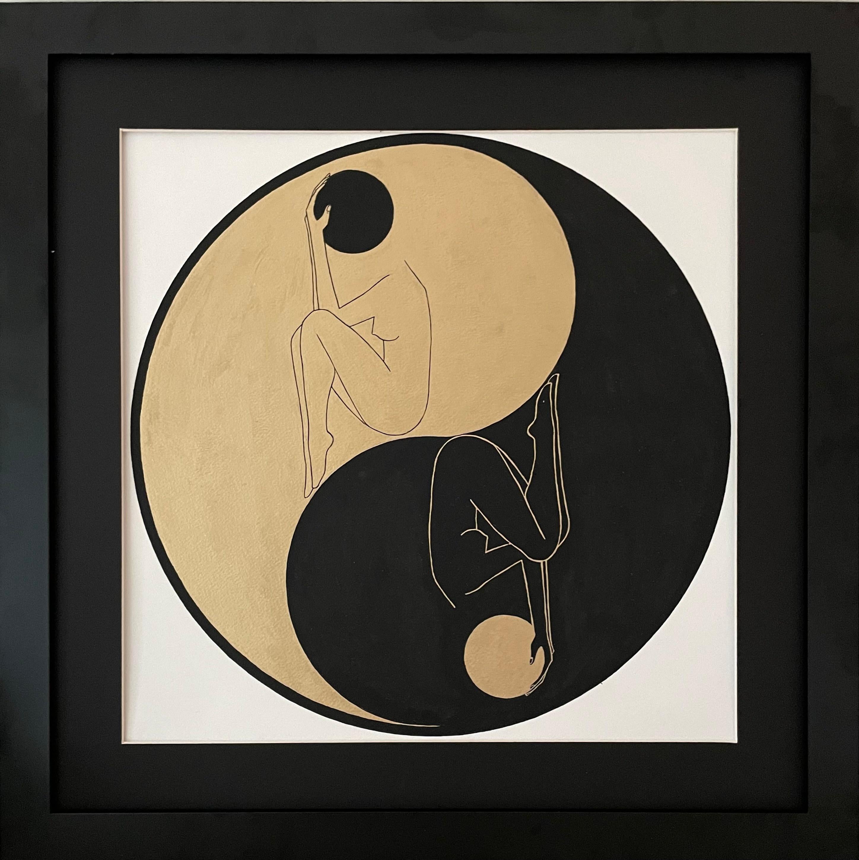 Mila Akopova Abstract Drawing – Yin und Yang - Linienzeichnungsfigur in einem Kreis mit goldener und schwarzer Scheibe