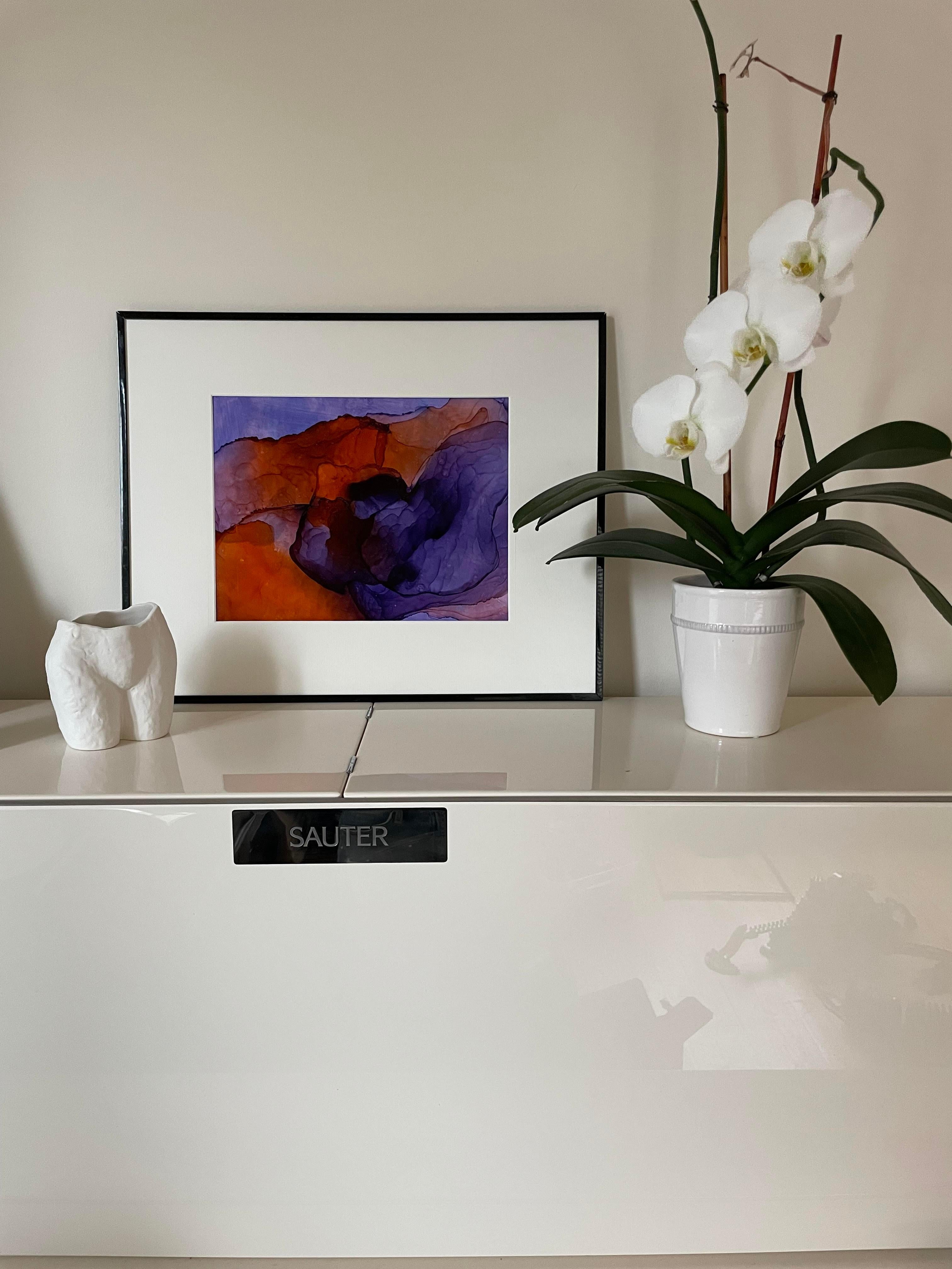 Emotionen – abstraktes Gemälde, in violetter, orangefarbener Farbe (Abstrakter Expressionismus), Art, von Mila Akopova