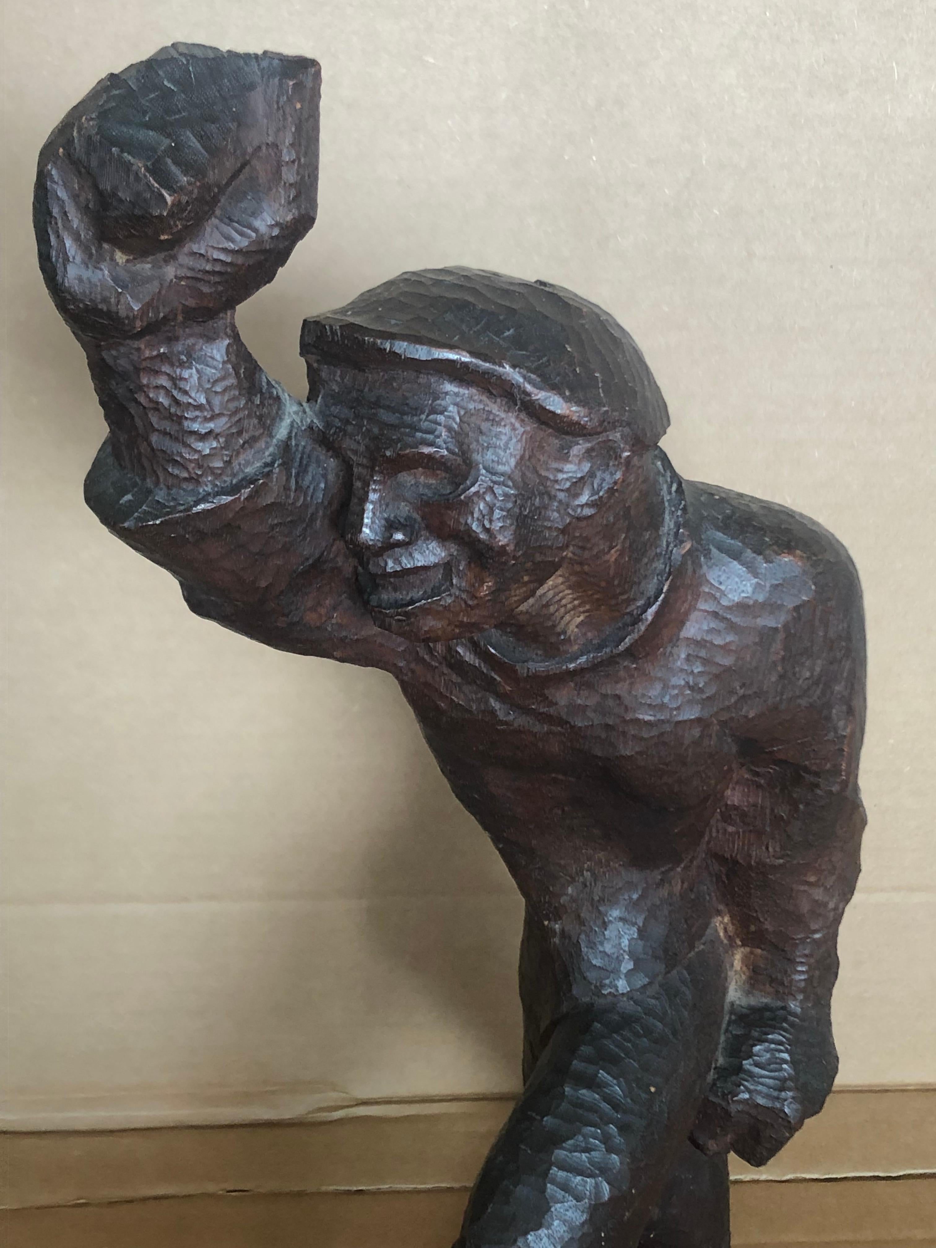 STRIDENT MAN Escultura de madera tallada Hollywood WPA Modernista Marioneta Mediados de siglo en venta 1