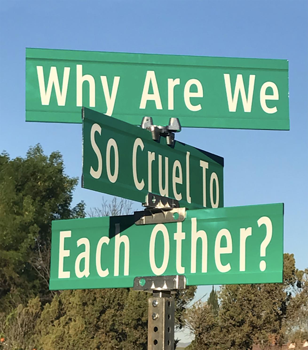 „“Warum sind wir so schrecklich““ – zeitgenössische Straßenschild-Skulptur – Sculpture von Scott Froschauer