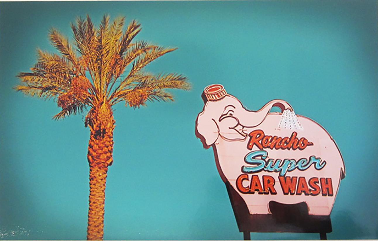 "Rancho Super Wash" Stampa metallizzata di tipo C - Photograph di Jen Zahigian