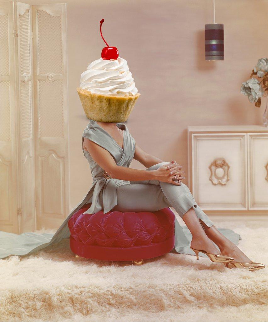 HARRIET MOUTSOPOULOS Figurative Photograph – Anpassungsfähigkeit
