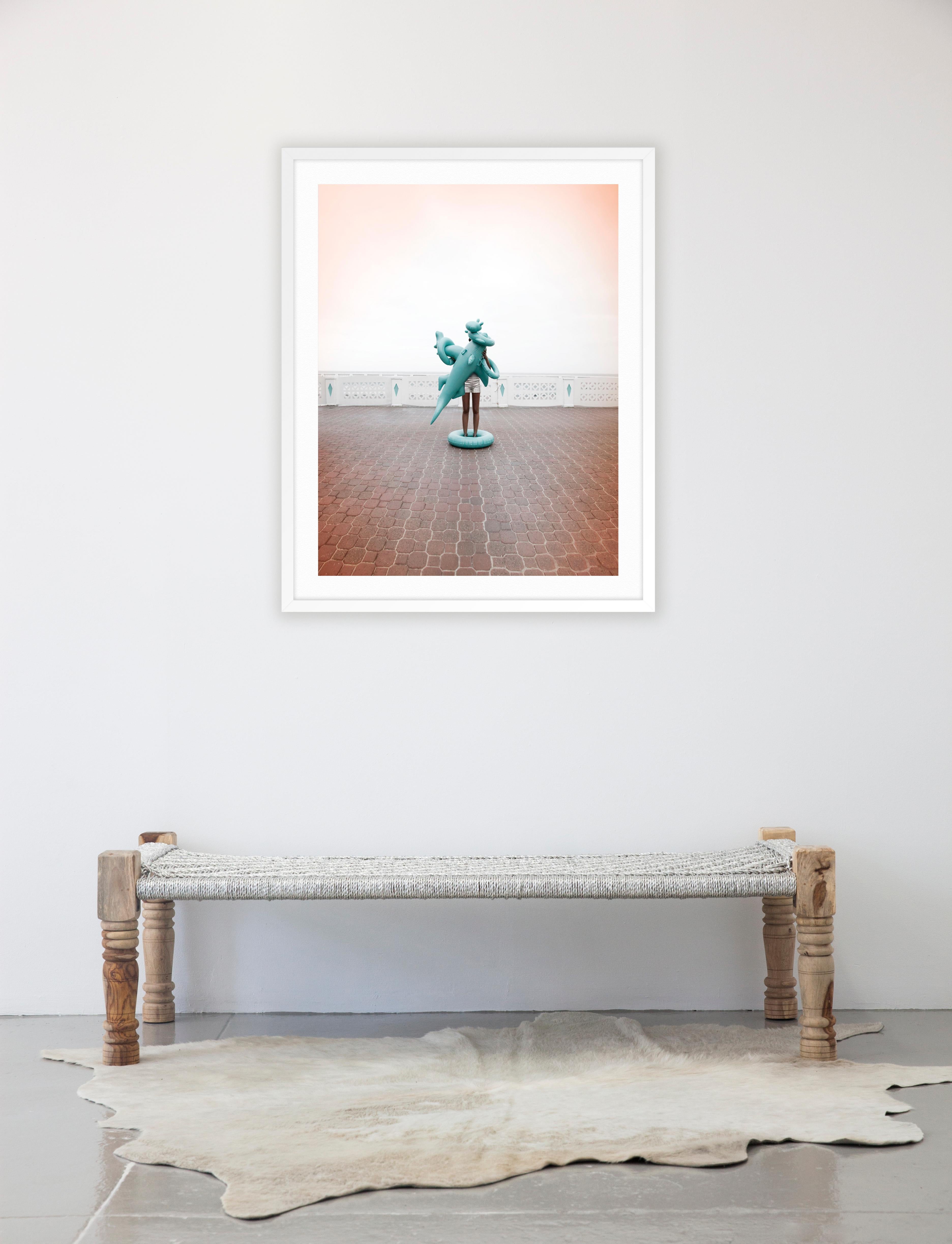 Floaty - Photograph de Liz Von Hoene