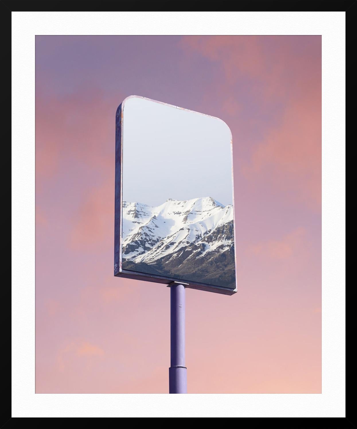 SOBRE ESTA ARTISTA Laura Hendricks es una artista fotográfica y de técnicas mixtas. Combina sus propias imágenes fotográficas de distintos lugares y épocas para crear nuevas escenas que son una colección de recuerdos.

EMBALAJE: las impresiones de