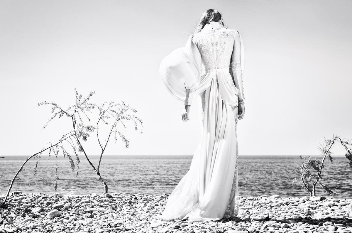 Figurative Photograph Nikol Bartzoka - L'eau rocheuse