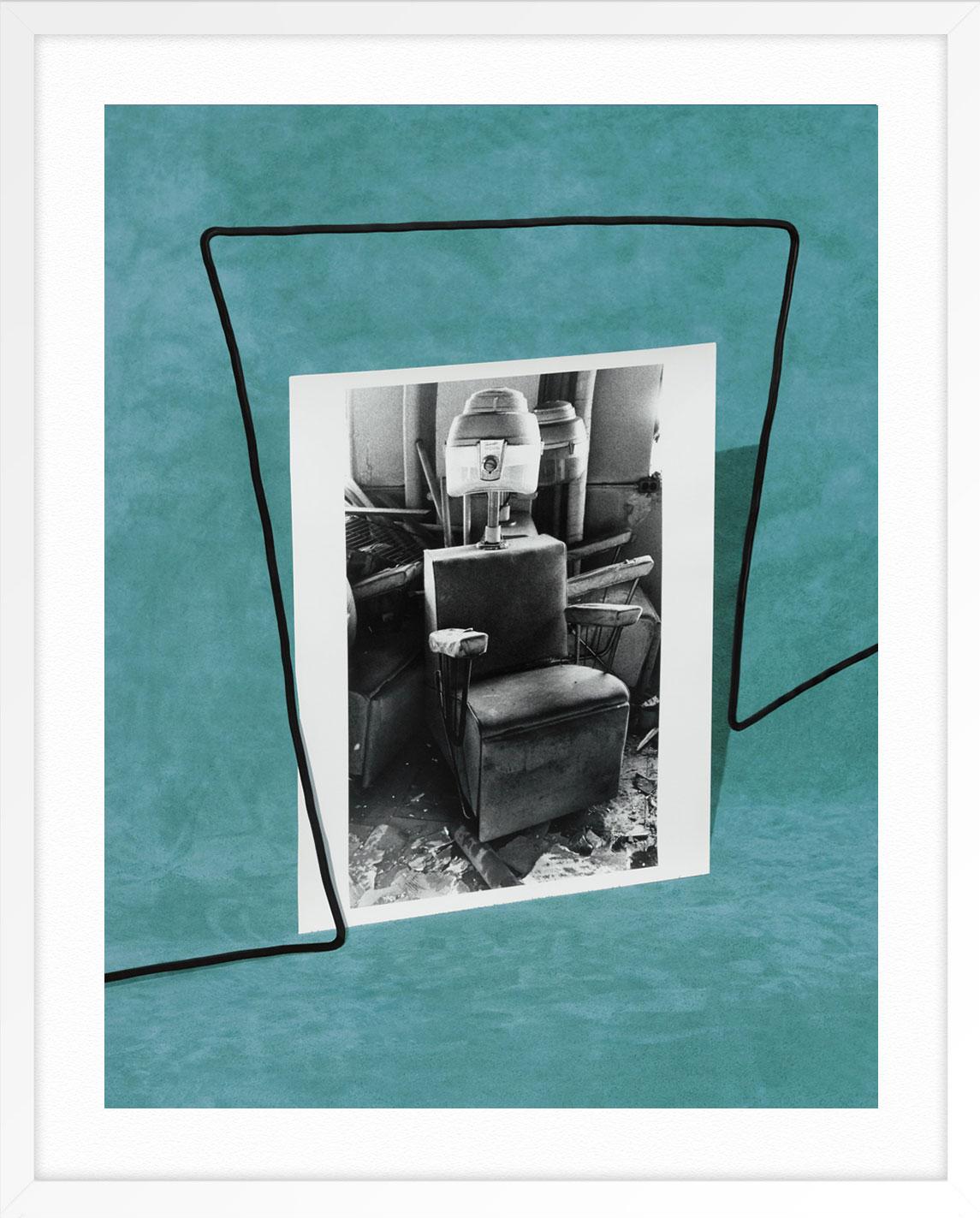 Frise 4 - Bleu Still-Life Photograph par Adrian Samson
