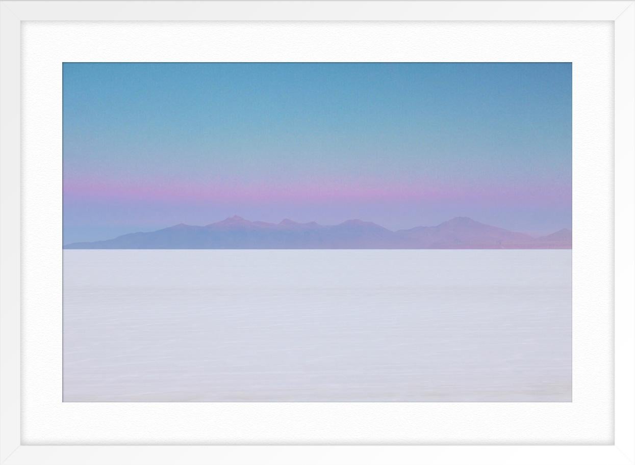 SOBRE ESTA ARTISTA Navina Khatib es una artista visual, cineasta y profesora afincada en Berlín y Andalucía. Actualmente trabaja en el campo de la fotografía abstracta de paisajes. En su enfoque, crea ambientes de otro mundo que exploran la