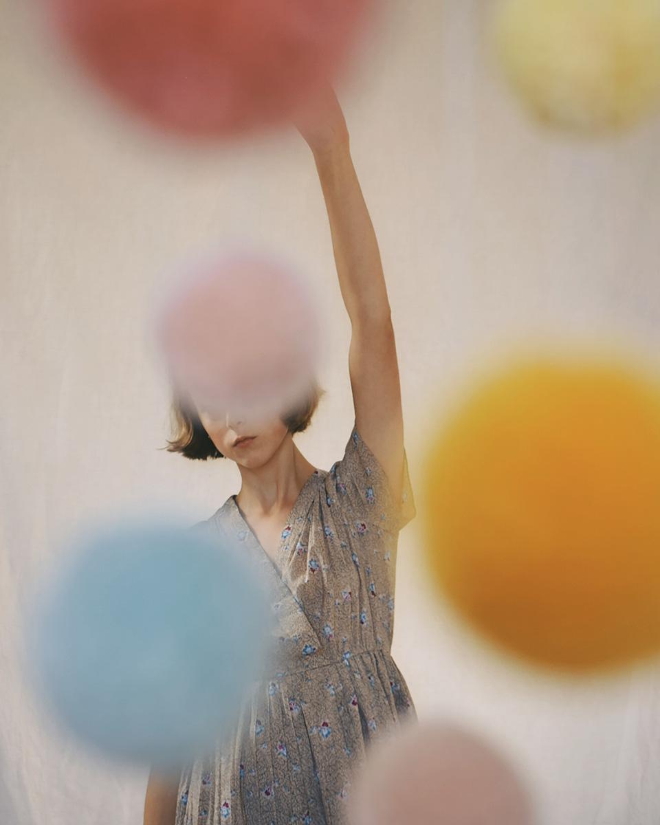 Sonia Perdeck Figurative Photograph - Pom Pom 1