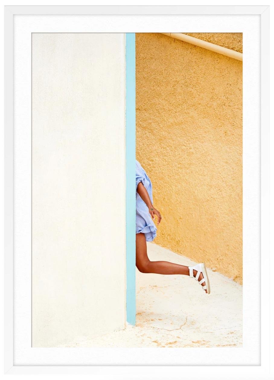 Angolo che scompare - Figurative Photograph Bianco di Tropico Photo