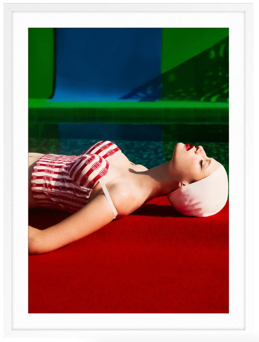Dreamer-Pool (Schwarz), Color Photograph, von Elena Iv-skaya