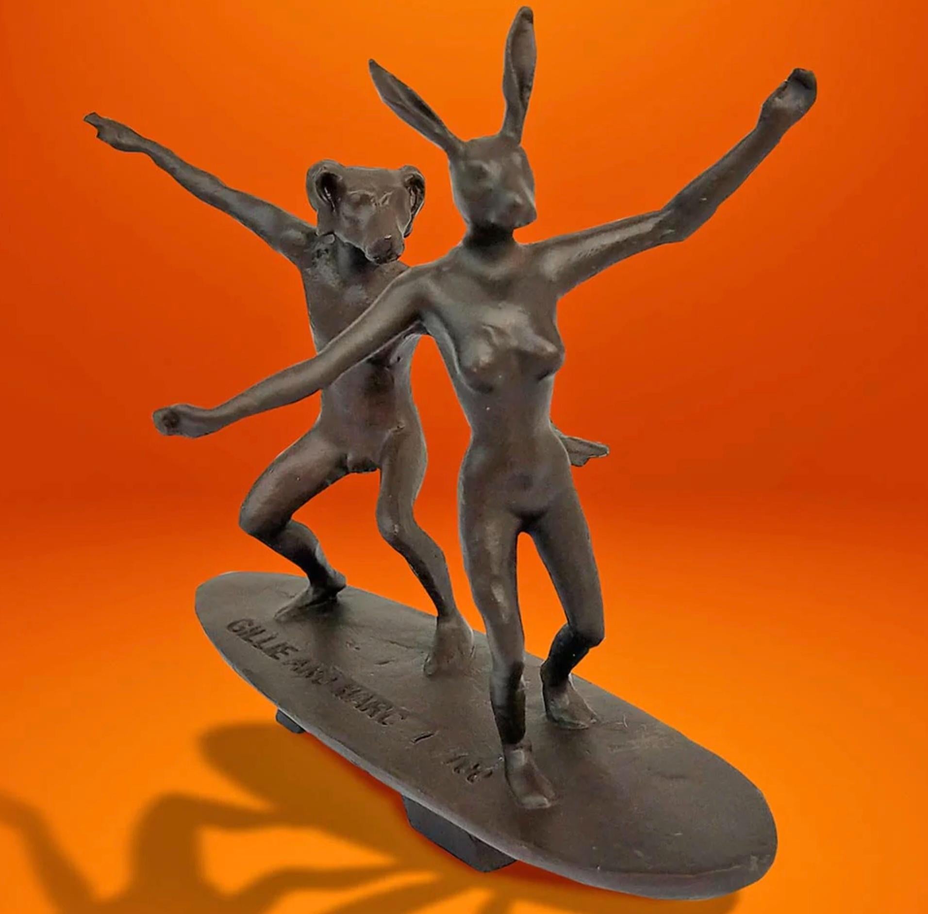 Authentische Bronze- Surfer auf einer Welle-Skulptur von Gillie und Marc (Zeitgenössisch), Sculpture, von Gillie and Marc Schattner