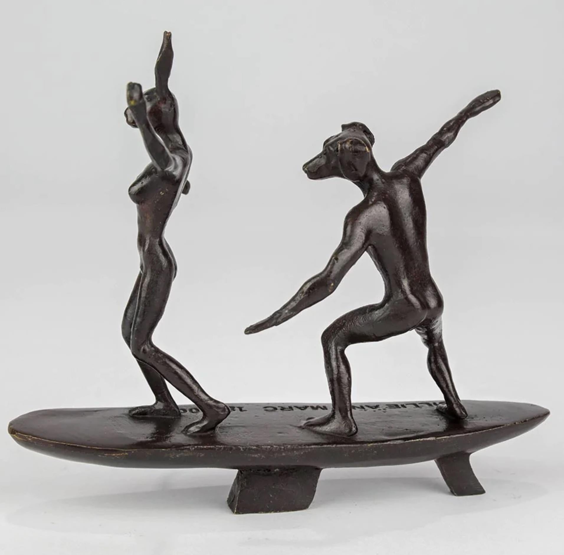 Authentische Bronze- Surfer auf einer Welle-Skulptur von Gillie und Marc im Angebot 1
