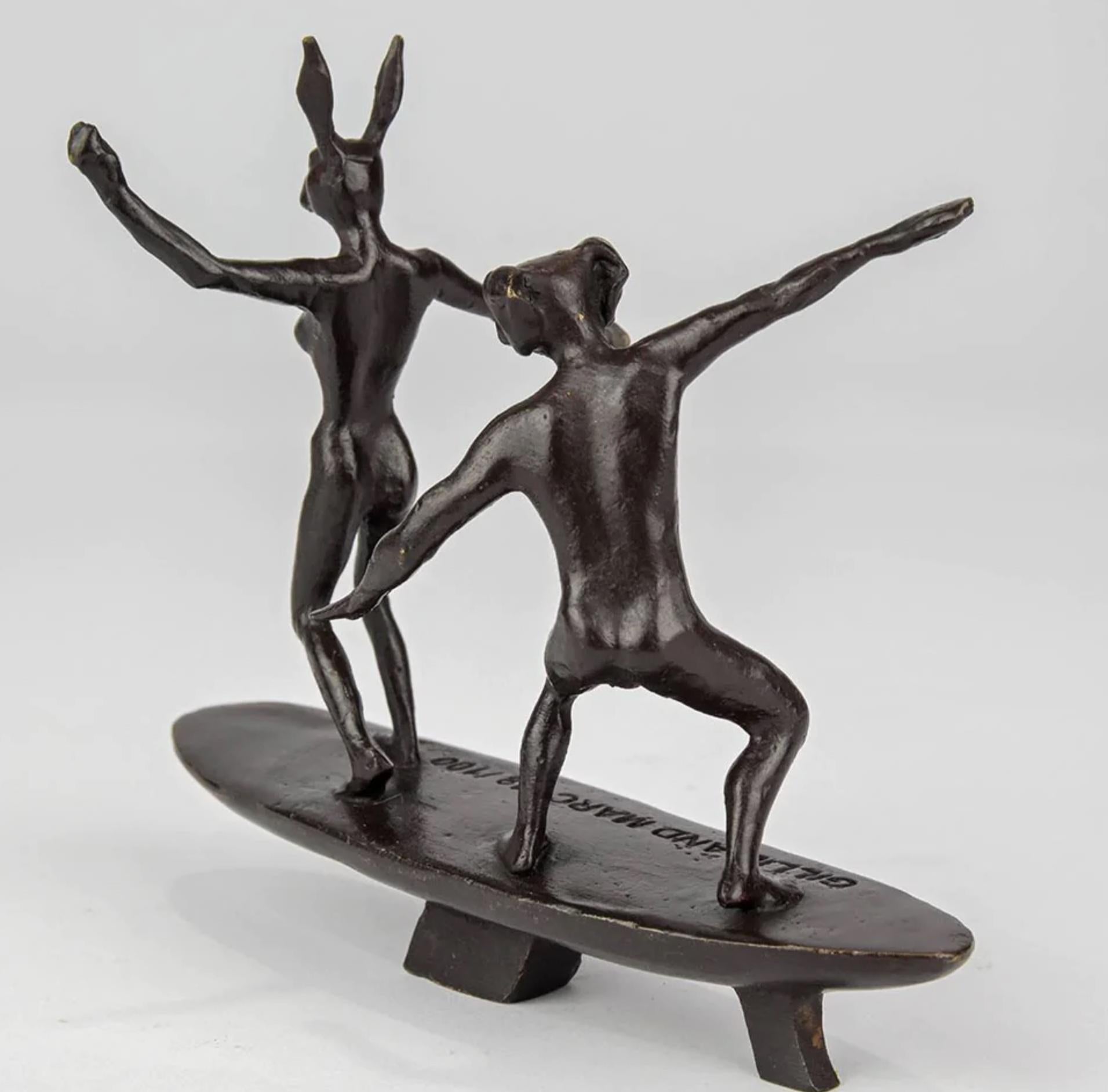 Authentische Bronze- Surfer auf einer Welle-Skulptur von Gillie und Marc im Angebot 2